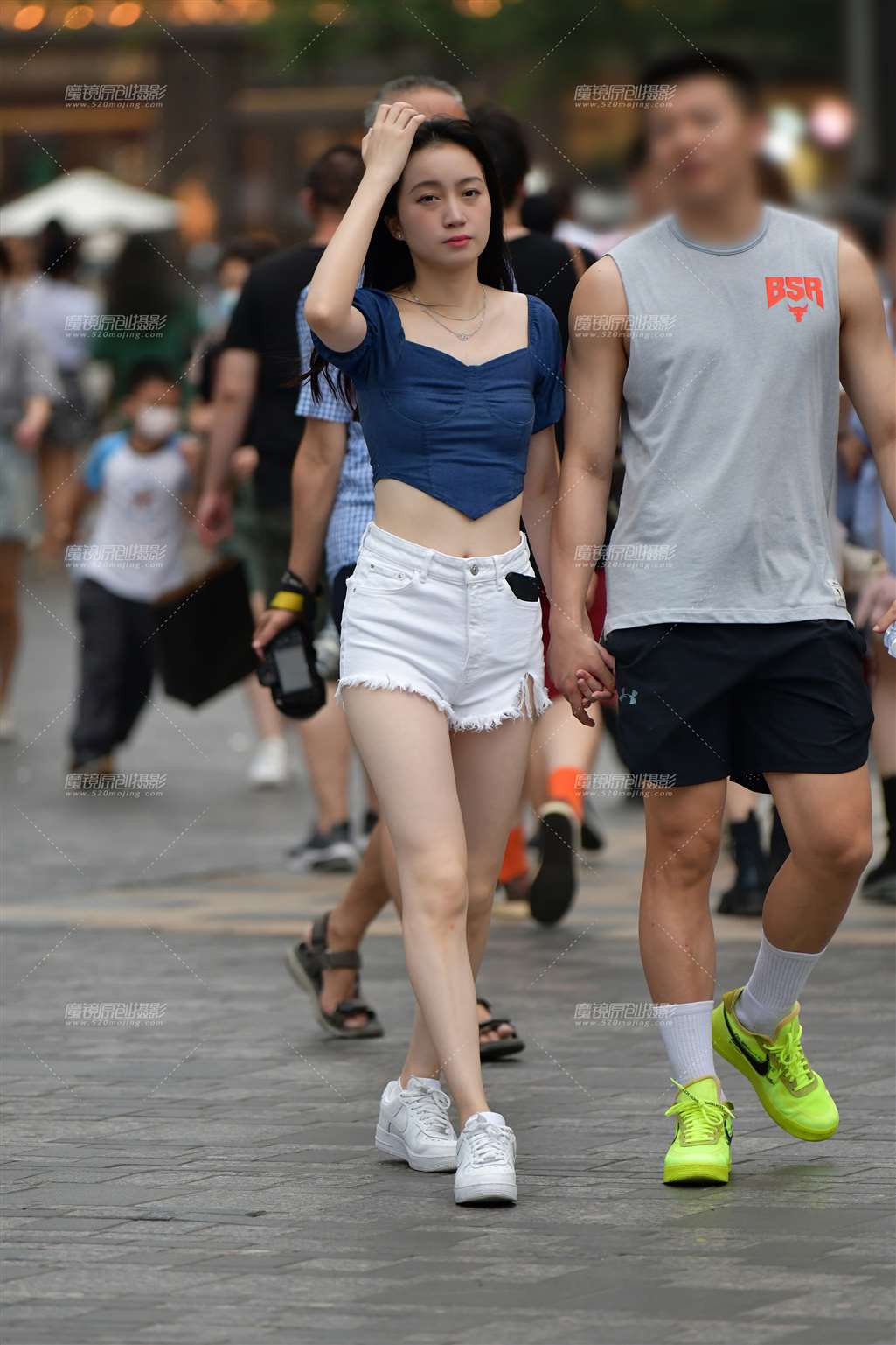 图片[4]-雨中白热裤美女-流行馆