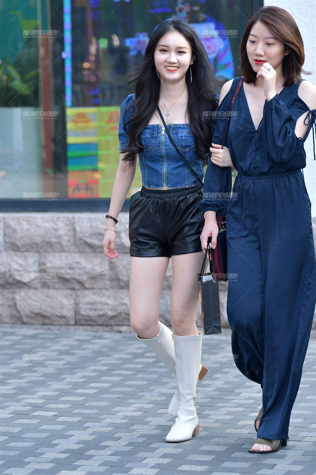 图片[3]-开心姐妹聊天逛街美女-流行馆
