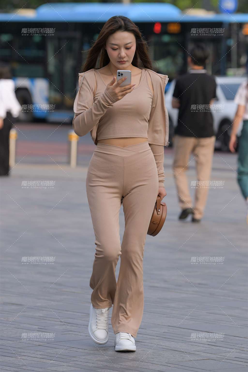 图片[4]-浅黄裤美女-流行馆