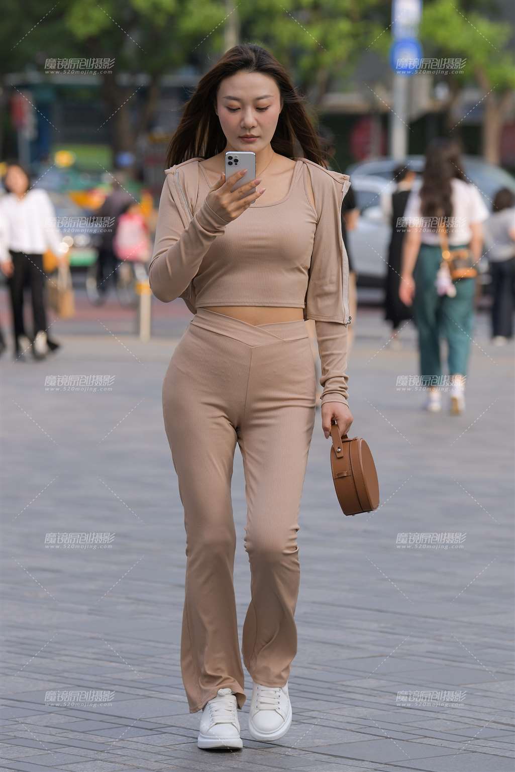 图片[5]-浅黄裤美女-流行馆