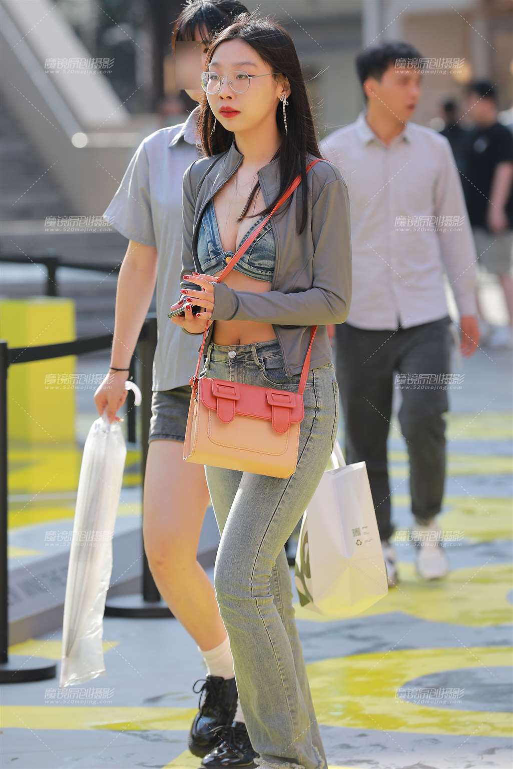 图片[5]-【玻璃街拍】性感小妹-流行馆