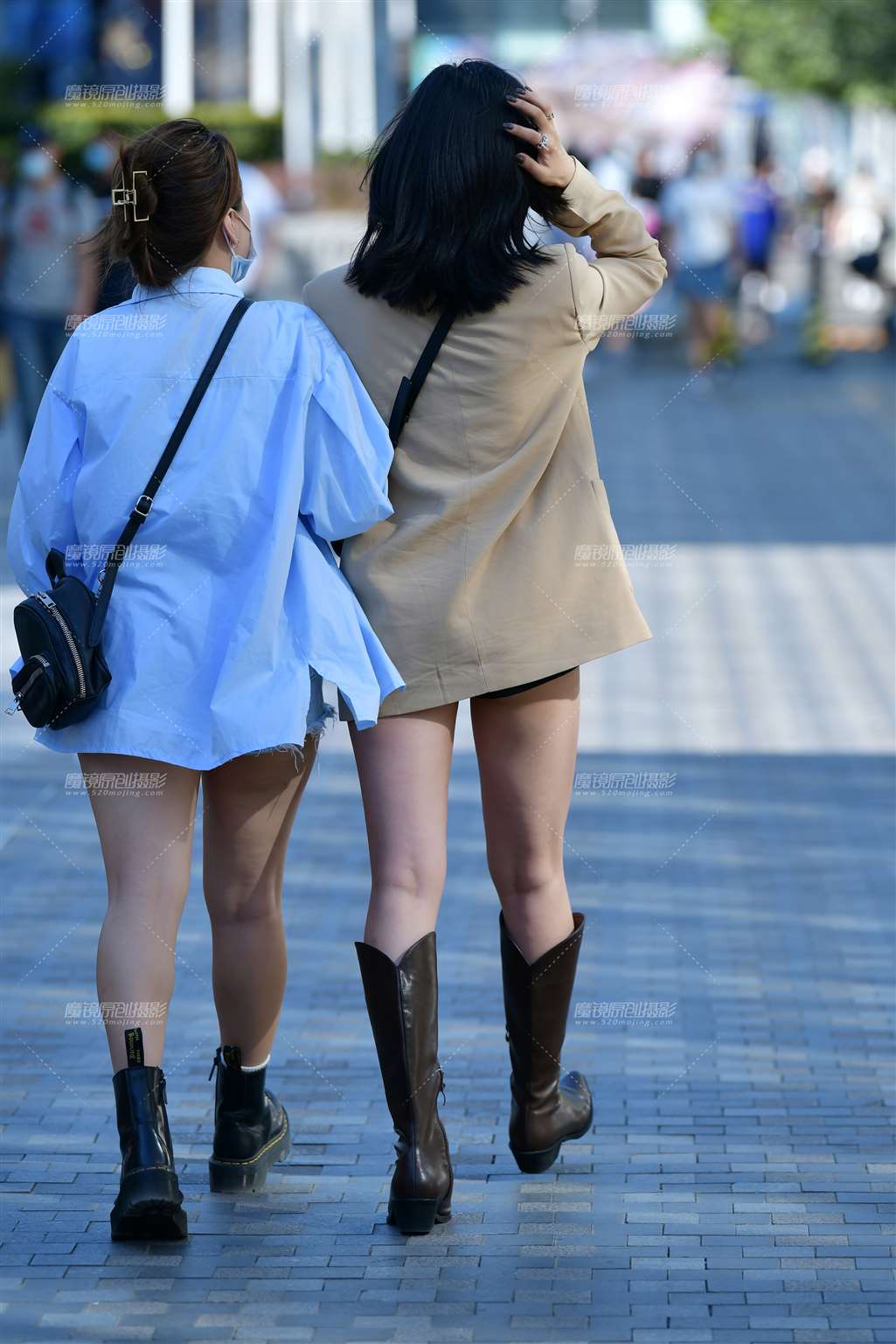 图片[2]-白皙酷酷热裤美女-流行馆