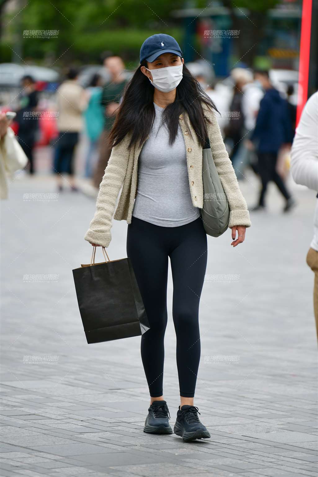 赶路紧身裤美女-流行馆