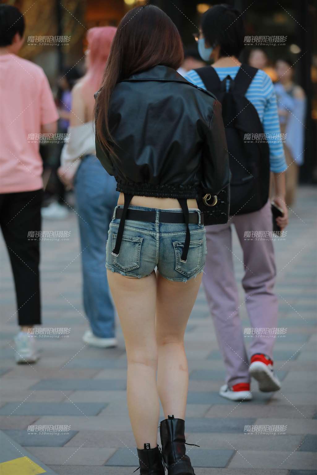 图片[5]-【玻璃街拍】牛仔热裤小妹-流行馆