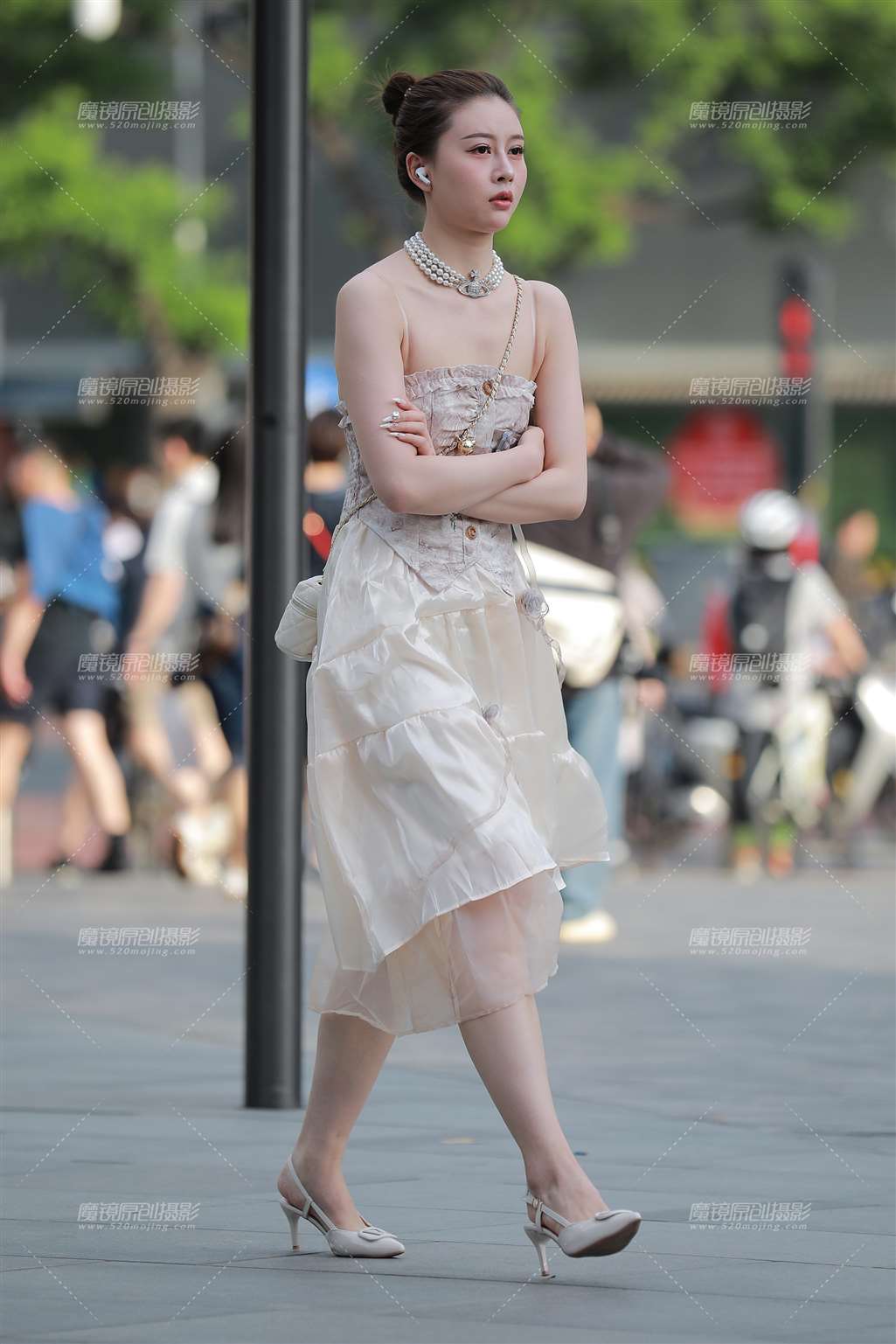 图片[3]-【玻璃街拍】花棚漂亮小姐姐-流行馆