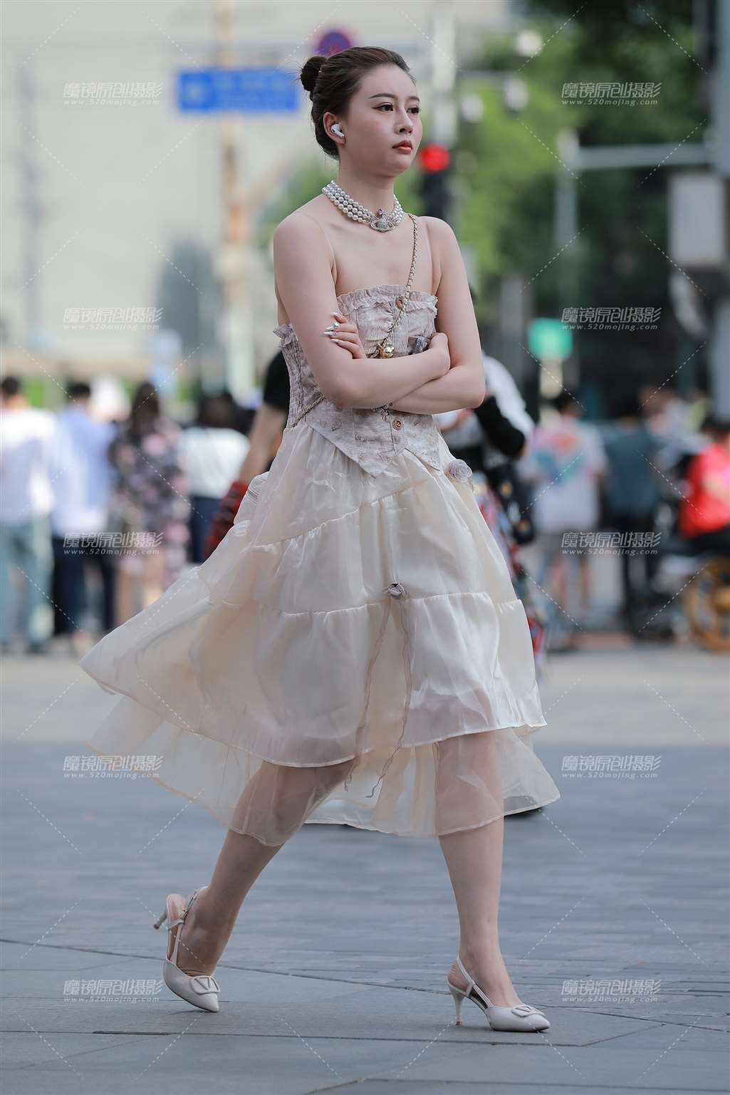 图片[4]-【玻璃街拍】花棚漂亮小姐姐-流行馆