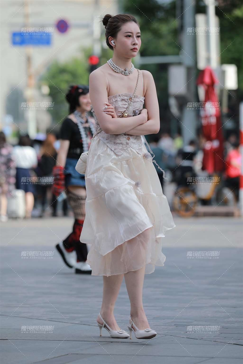 图片[5]-【玻璃街拍】花棚漂亮小姐姐-流行馆