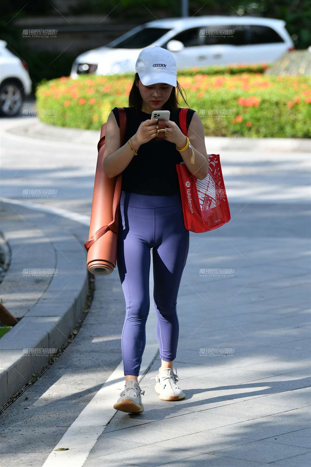 图片[4]-开朗漂亮紧身美女-流行馆