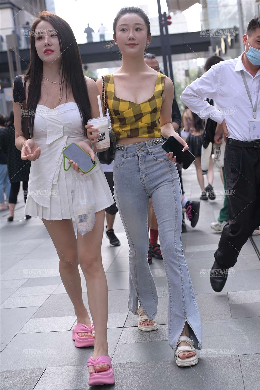 紧牛靓丽小姐姐-街拍流行馆