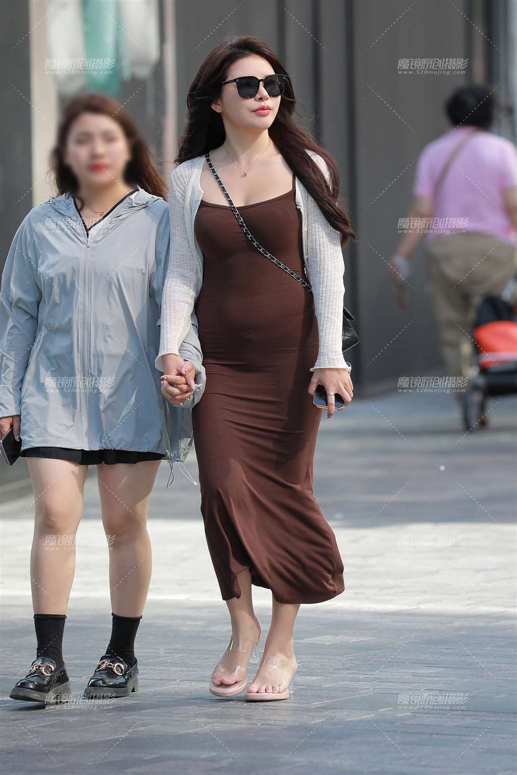 图片[3]-【玻璃街拍】性感白嫩包臀裙美女-流行馆