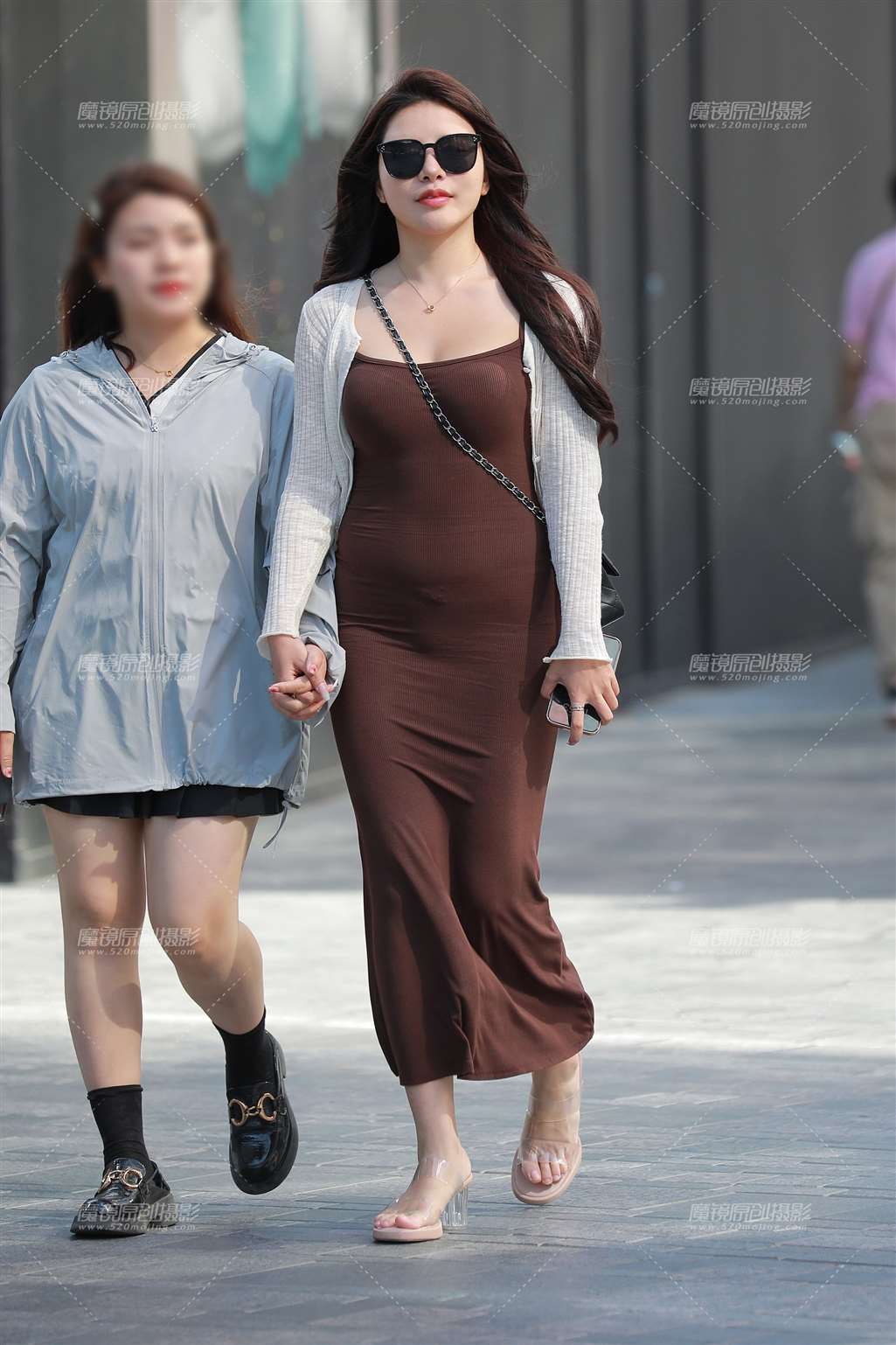 图片[4]-【玻璃街拍】性感白嫩包臀裙美女-流行馆