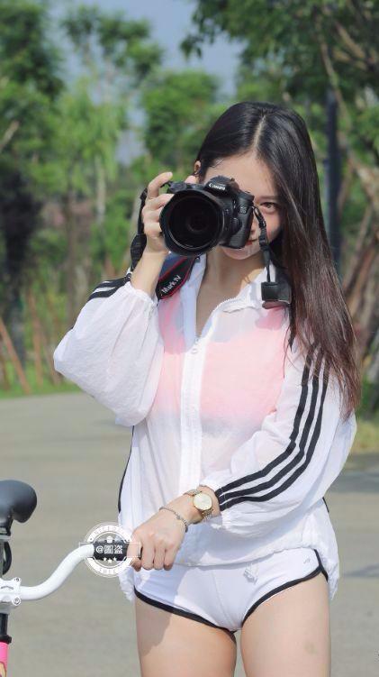 图片[1]-街拍 | 公园偶遇运动美女-街拍流行馆
