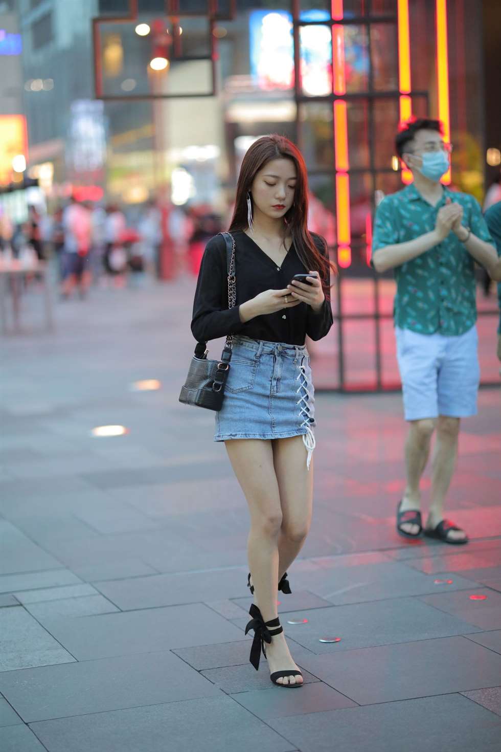 图片[5]-凯恩街拍作品短裙小美女-街拍流行馆