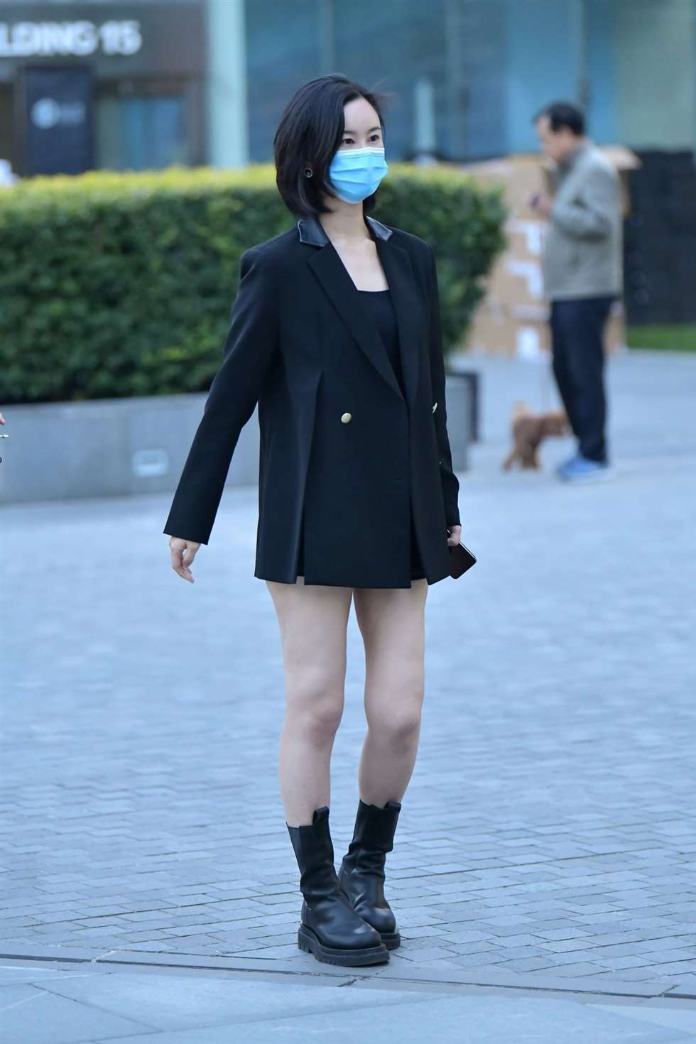 图片[2]-凯恩街拍作品黑色热裤美女-街拍流行馆