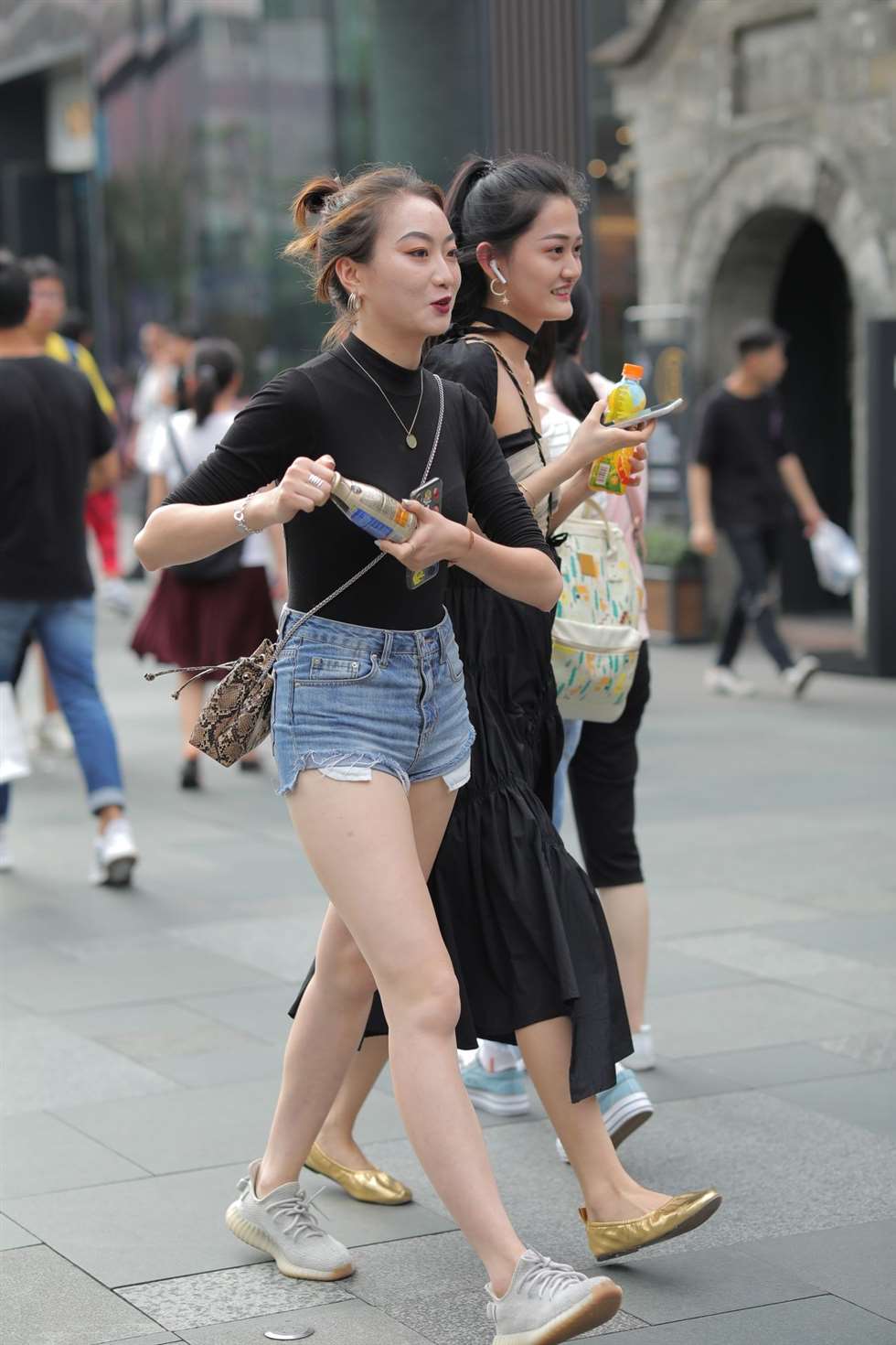 图片[5]-凯恩街拍作品 热裤美背-街拍流行馆