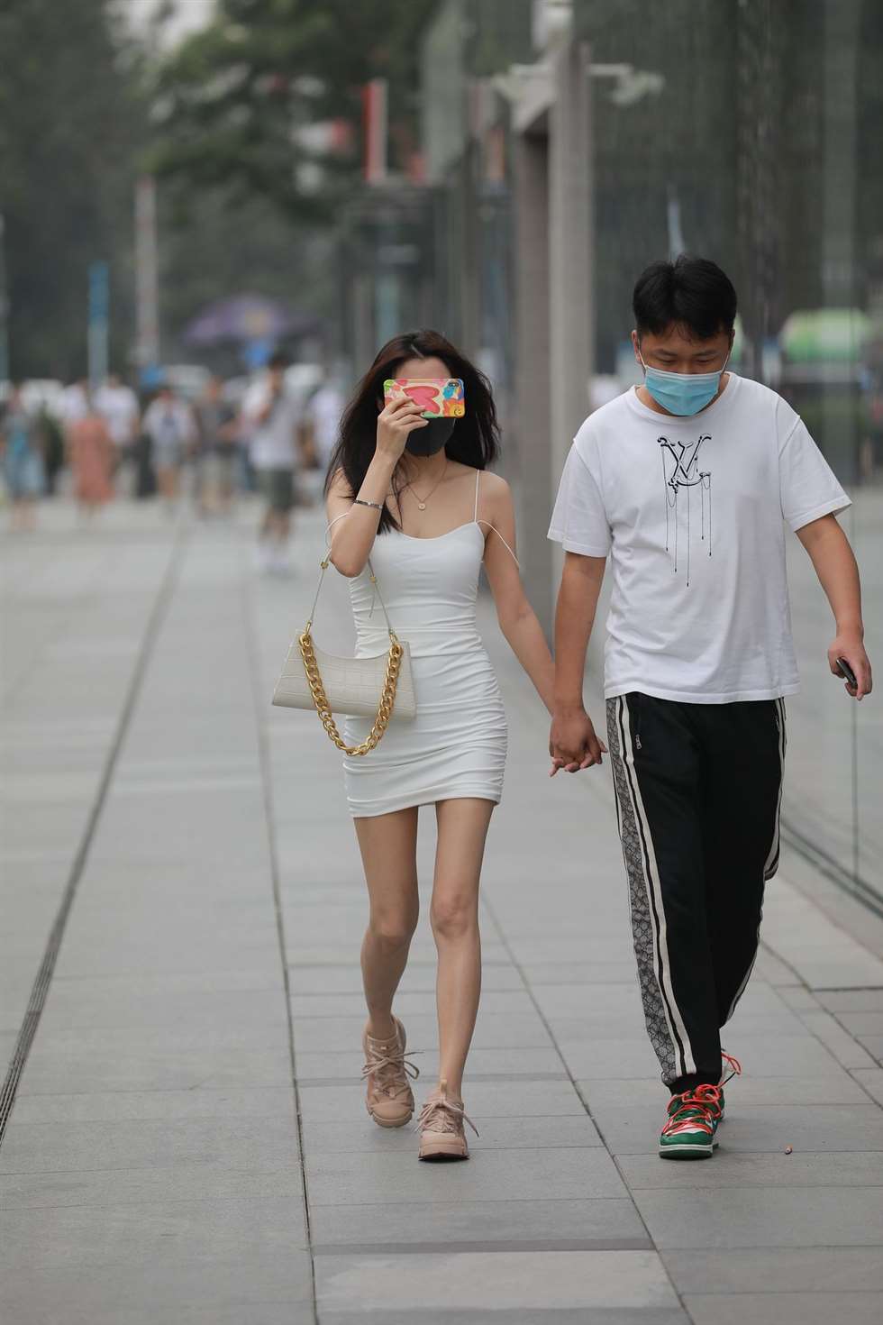图片[3]-四九城嘎子街拍作品害羞的包臀裙长腿女友-街拍流行馆
