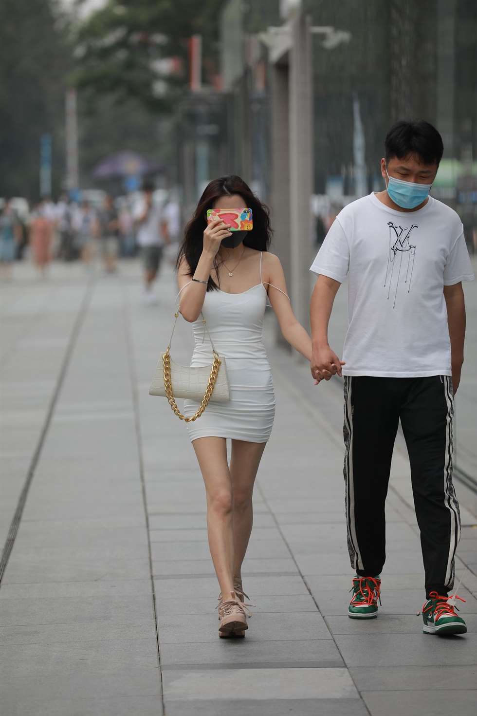 图片[4]-四九城嘎子街拍作品害羞的包臀裙长腿女友-街拍流行馆