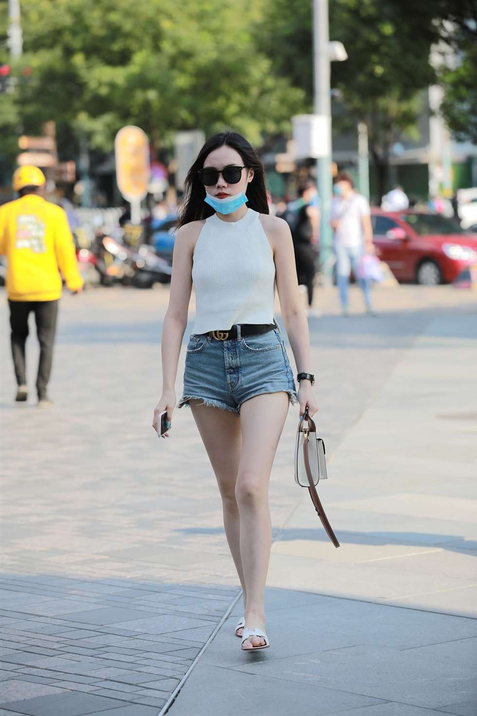 图片[2]-四九城嘎子街拍作品 白嫩热裤美腿小姐姐-街拍流行馆