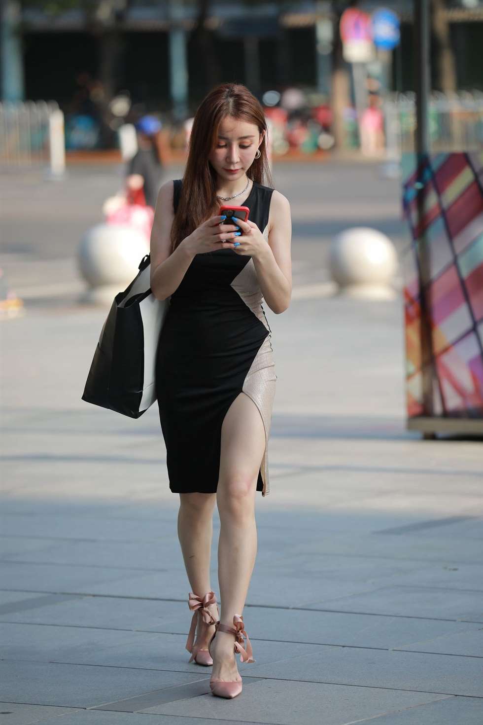 图片[2]-四九城嘎子街拍作品性感美腿高跟小姐姐-街拍流行馆