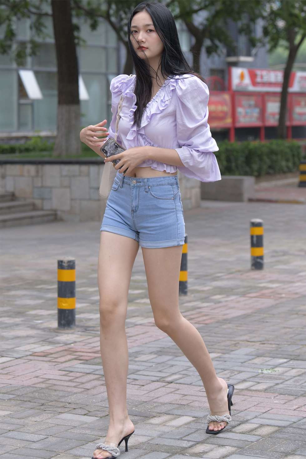 图片[1]-一只麋鹿摄影作品蓝色牛仔热裤长腿美女-街拍流行馆