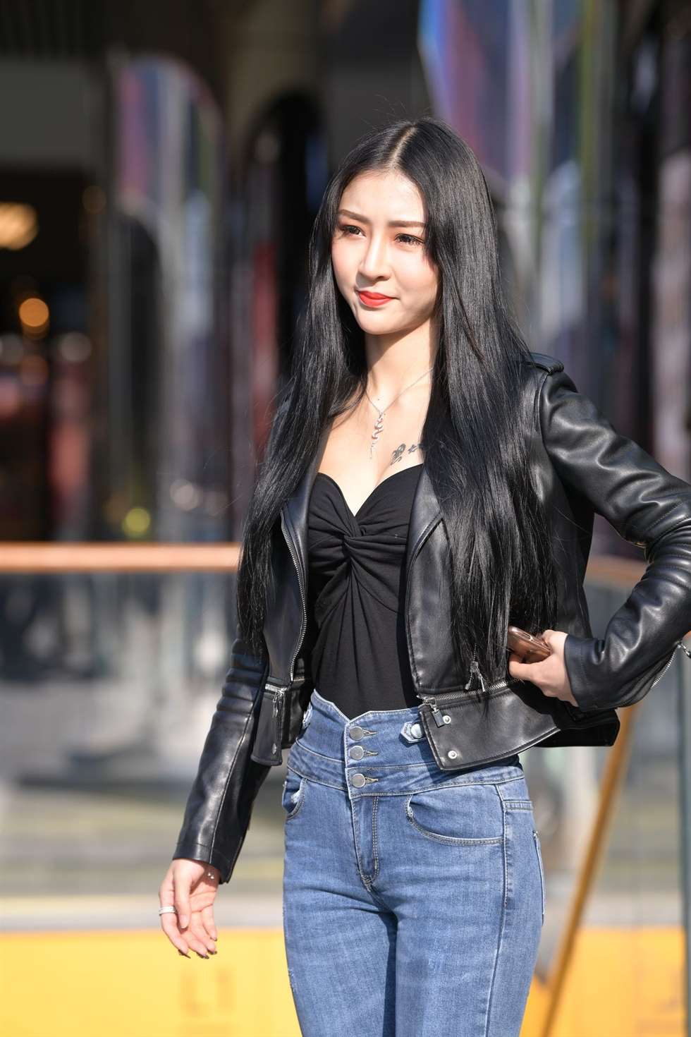 图片[3]-魂魂街拍作品气质高冷范紧牛美女-街拍流行馆
