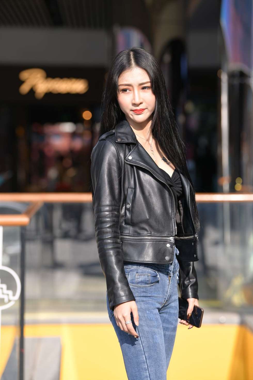 图片[5]-魂魂街拍作品气质高冷范紧牛美女-街拍流行馆