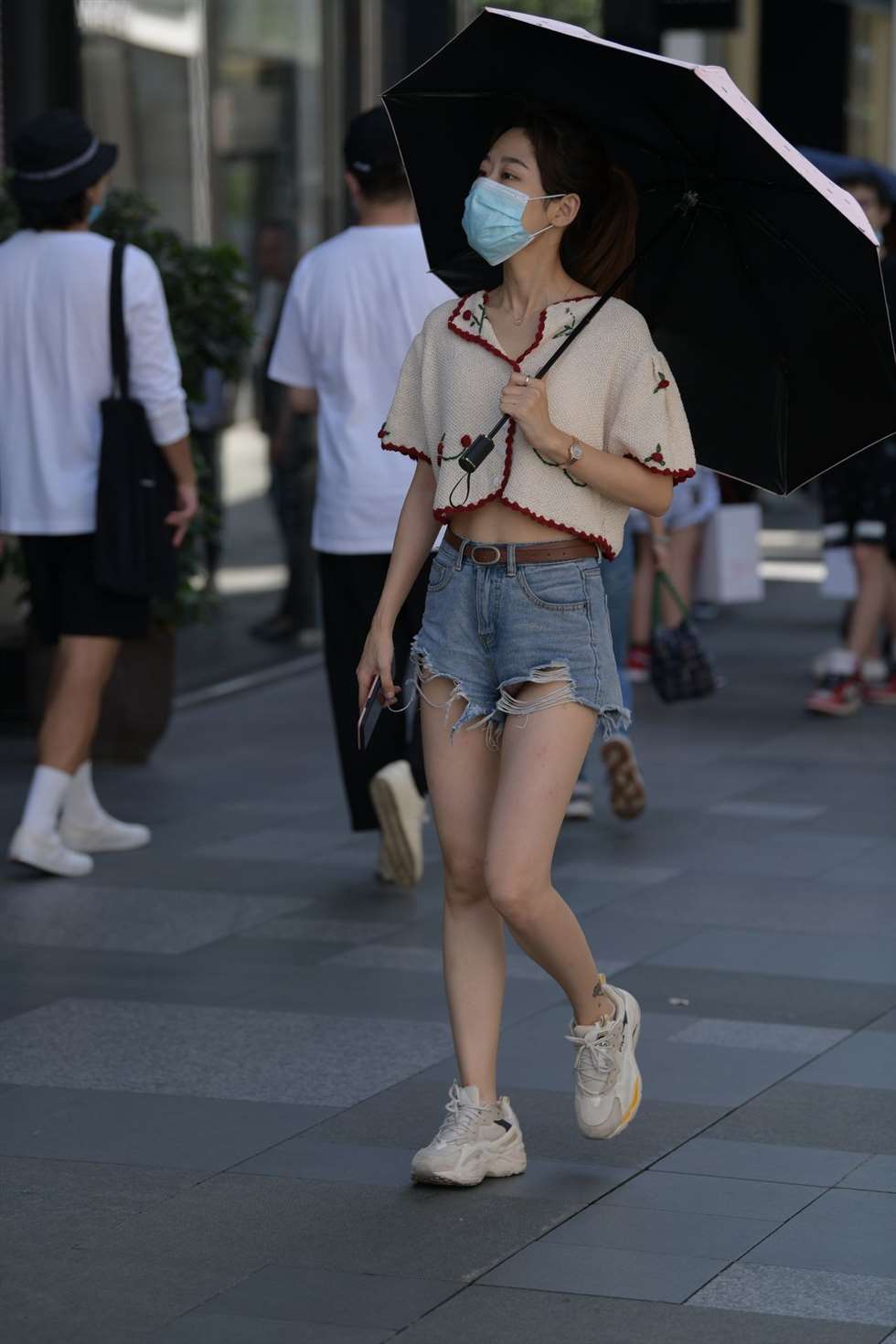 图片[5]-摄神街拍作品夏日热裤美眉-街拍流行馆