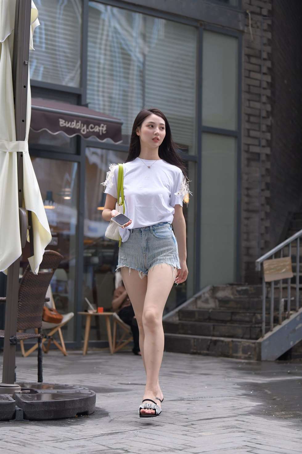 图片[3]-一始街拍作品蓝色牛仔热裤美女-街拍流行馆