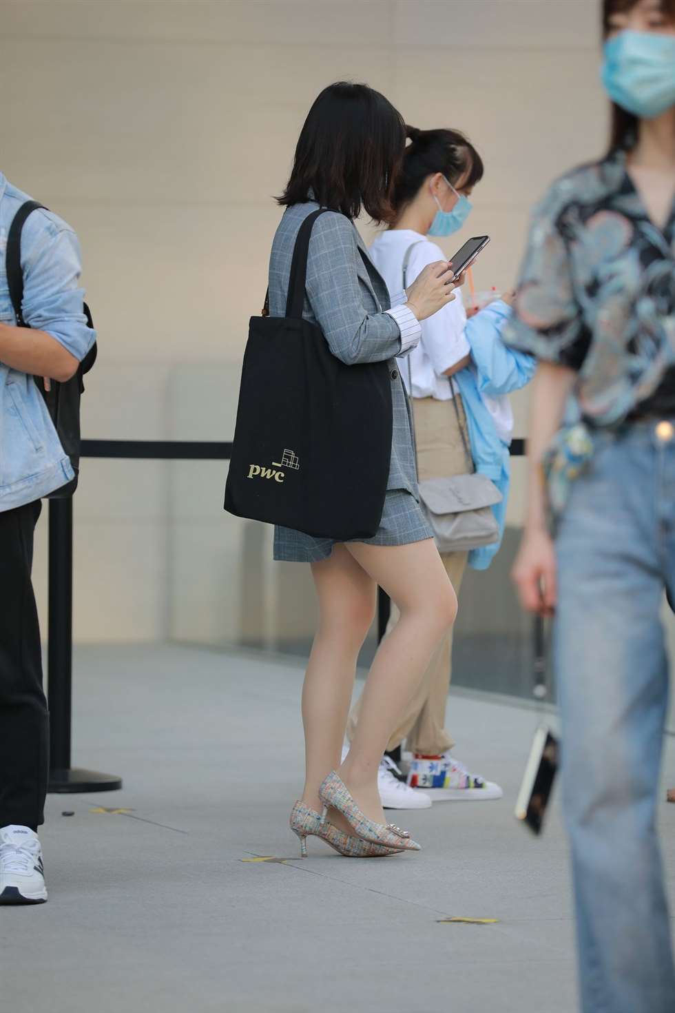 图片[4]-四九城嘎子街拍作品职业装肉丝高跟少妇-街拍流行馆