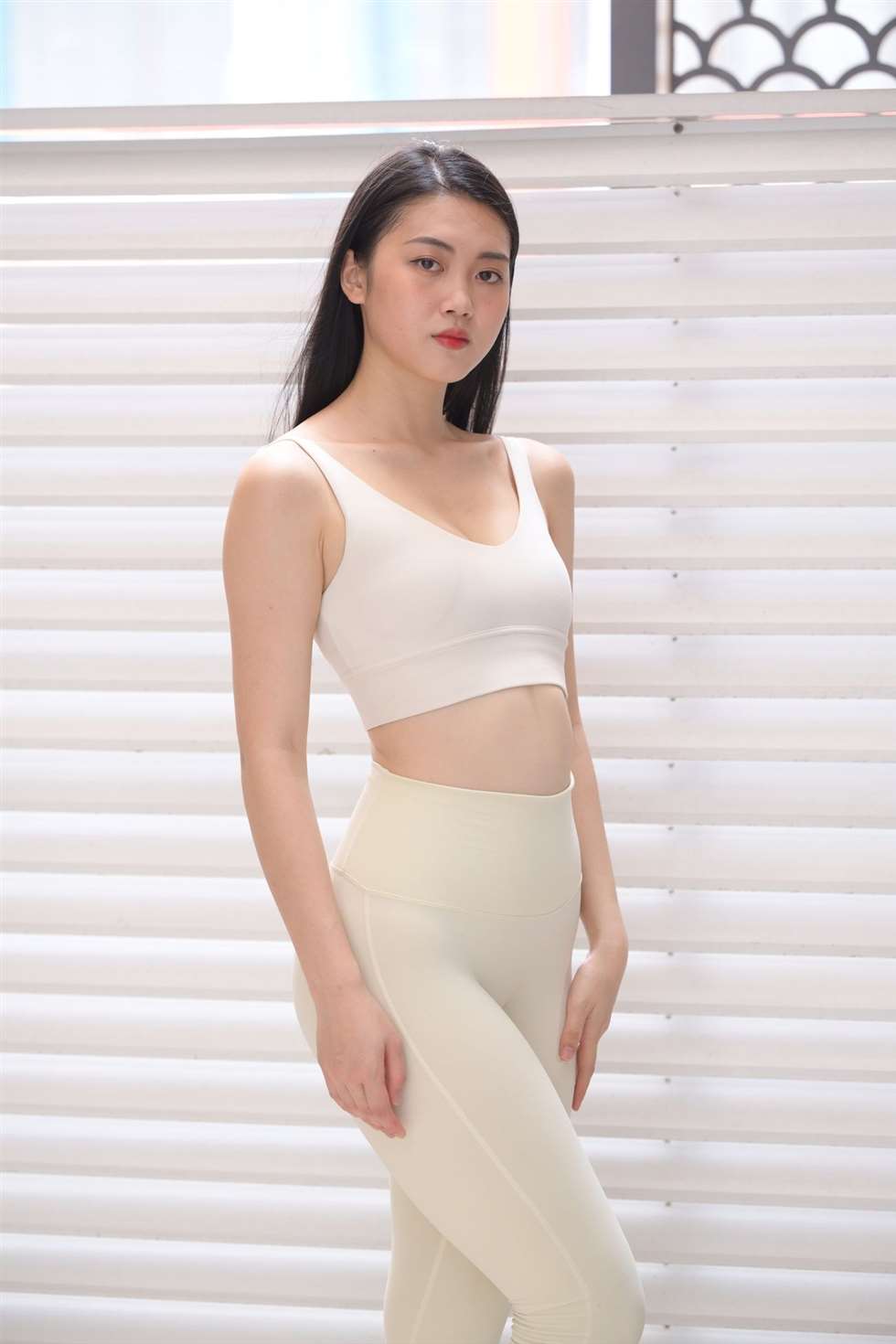 图片[5]-魂魂摄影作品浅黄瑜伽裤美女-街拍流行馆