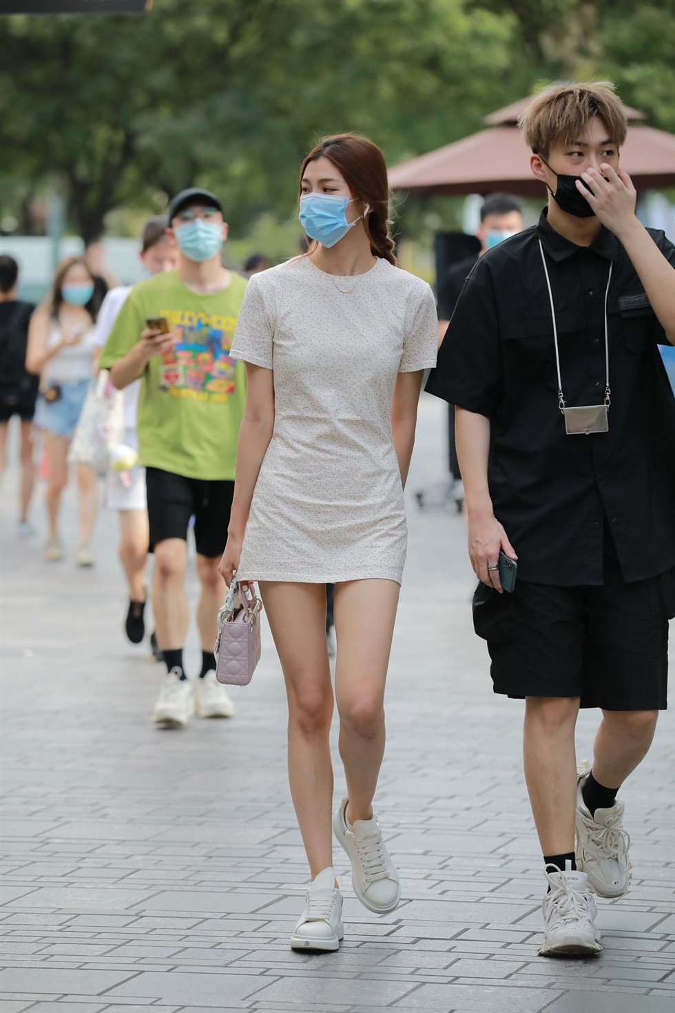 图片[2]-街拍逛街的美女-街拍流行馆