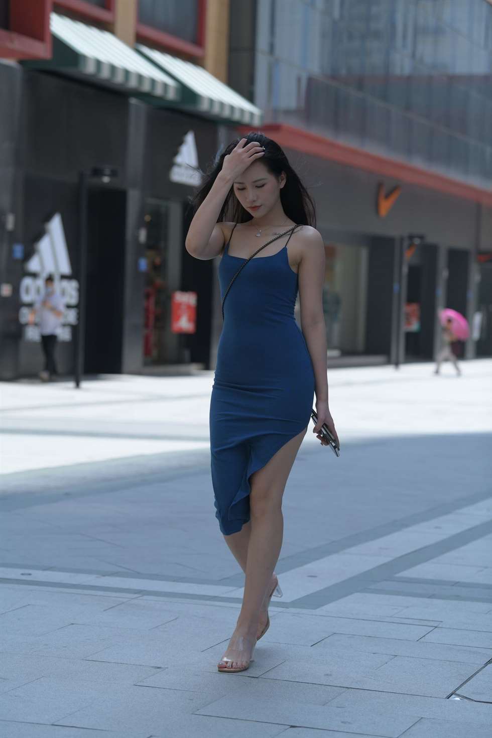 图片[5]-红石摄影作品性感的蓝色包臀裙美女-街拍流行馆